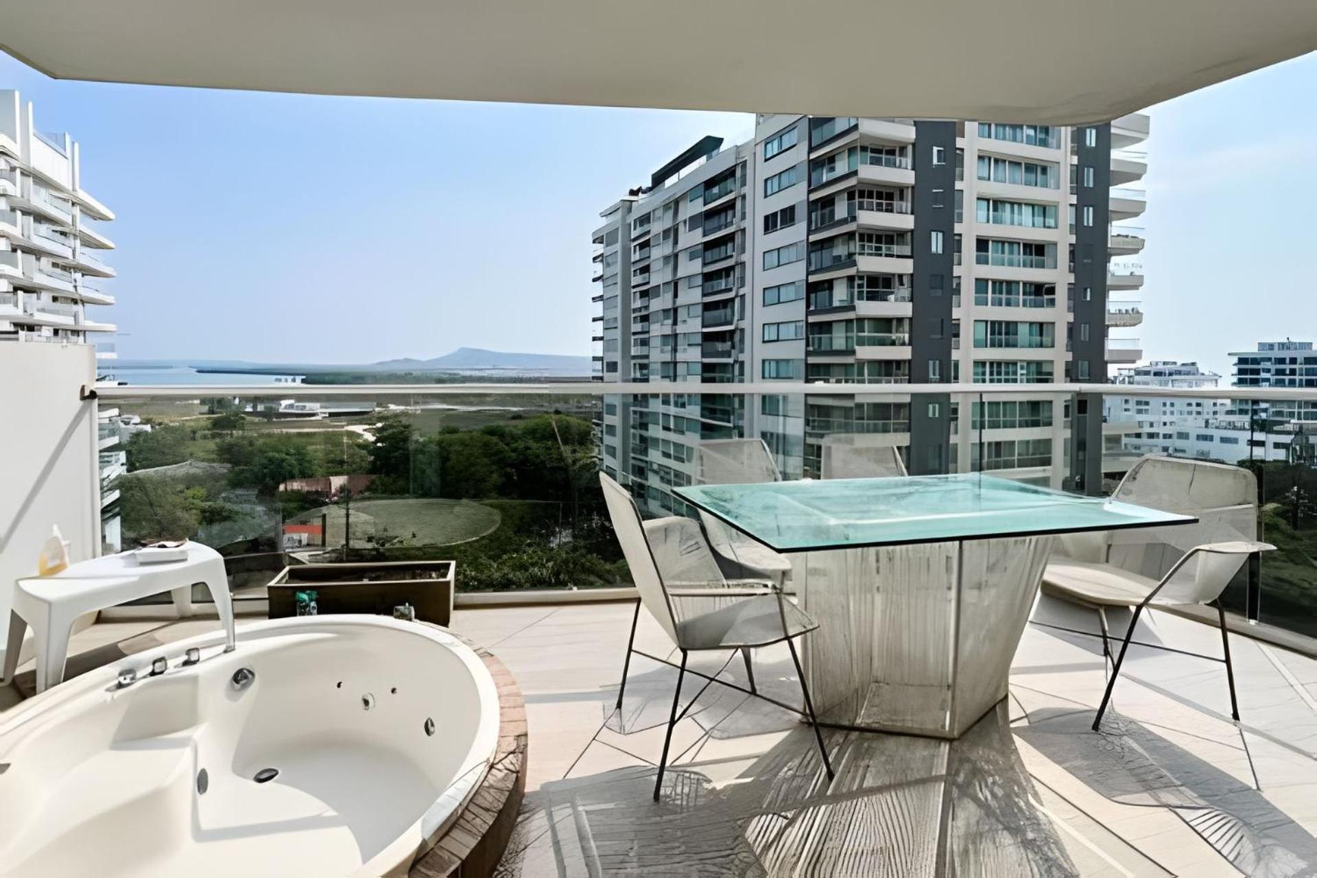 2 Jacuzzi Y Vista Mar. Frente A Playa Apartamento Cartagena