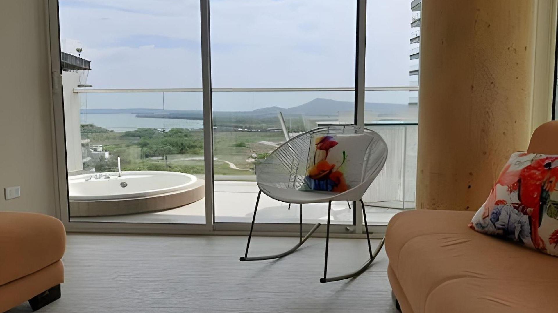 2 Jacuzzi Y Vista Mar. Frente A Playa Apartamento Cartagena