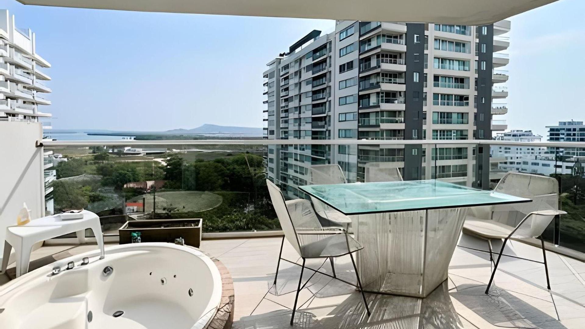 2 Jacuzzi Y Vista Mar. Frente A Playa Apartamento Cartagena